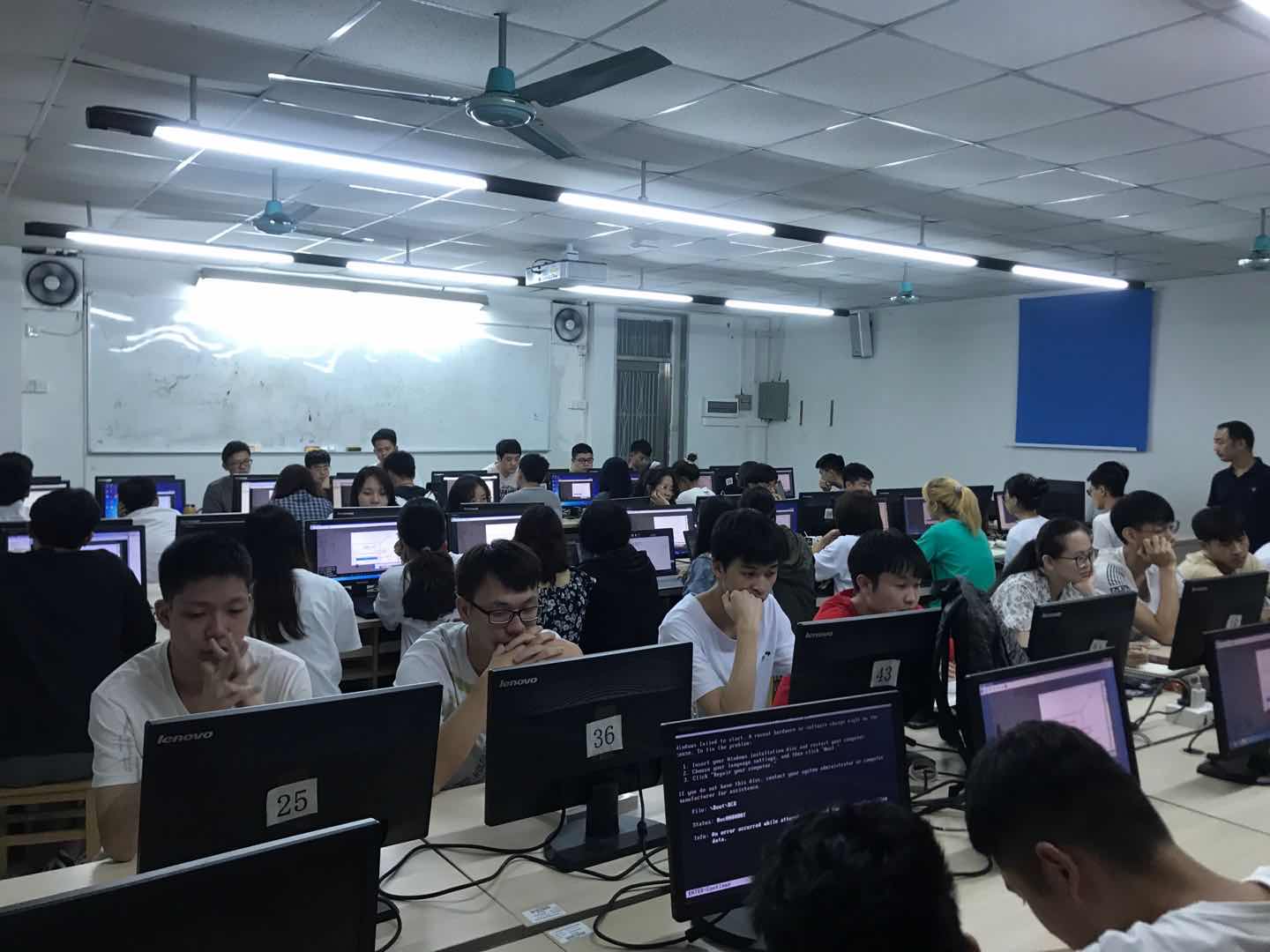 計(jì)應(yīng)專業(yè)穩(wěn)步推進(jìn)“1+X Web前端開發(fā)技能證書”培訓(xùn)工作，助力計(jì)算機(jī)技術(shù)開發(fā)人才培養(yǎng)